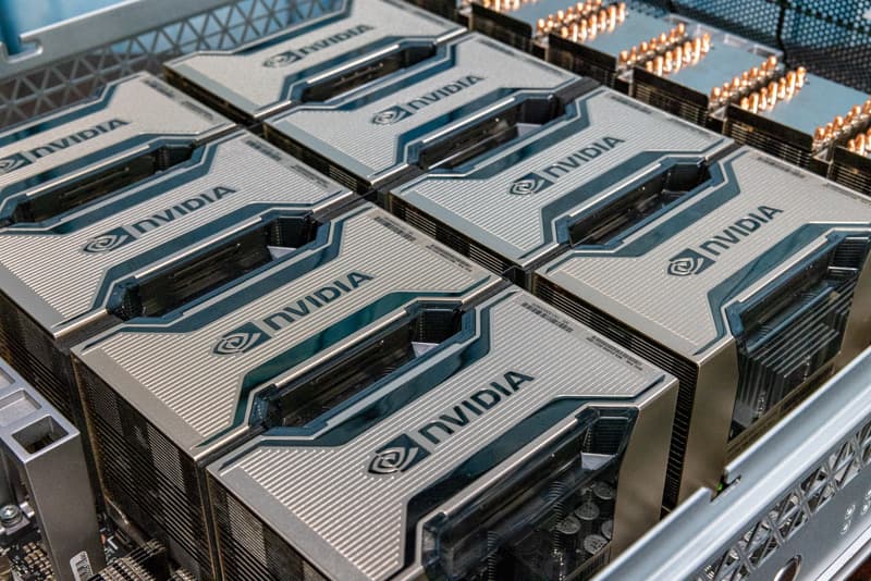 NVIDIA GPU 服务器示意图:为企业常开 agent 而生的 120B 多模态模型 Super VL 可跑在单张 H200 上