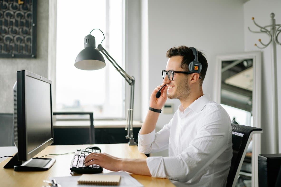 An indie developer on a video sales call with a customer, product demo on screen — a technical founder selling firsthand