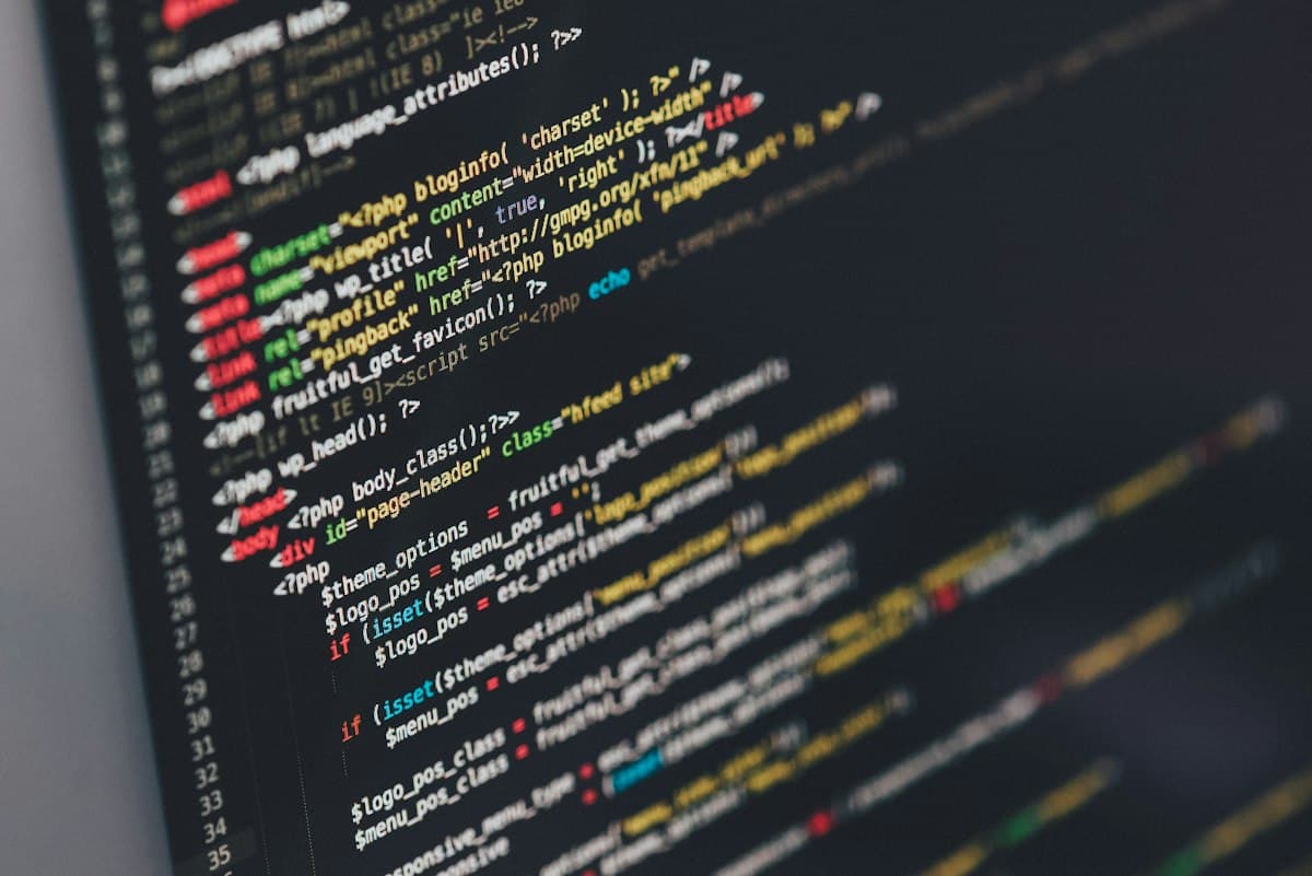 屏幕上显示代码的实拍照片,并非 GitHub Copilot Fusion 界面截图