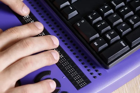 Guide cover illustration: a keyboard Tab focus ring intertwined with screen-reader sound waves